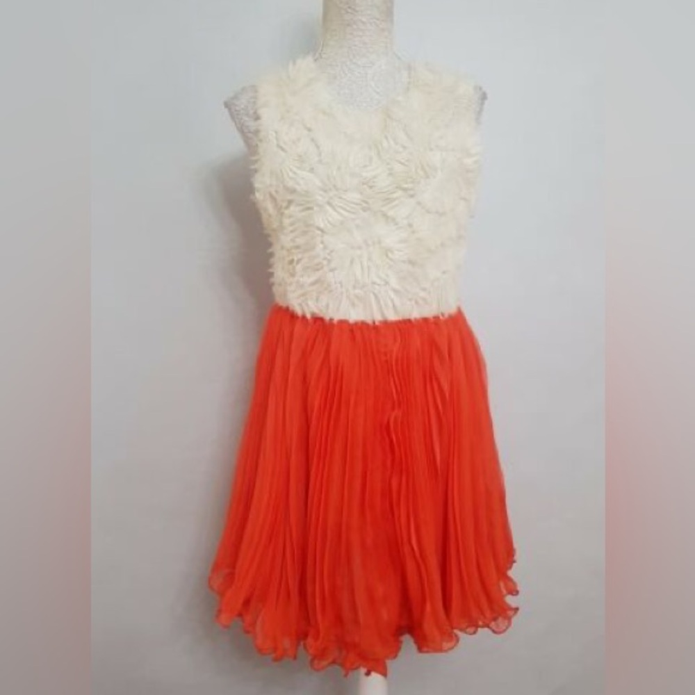 Retro Vintage style Stunning White and Orange Sleeveless Dress